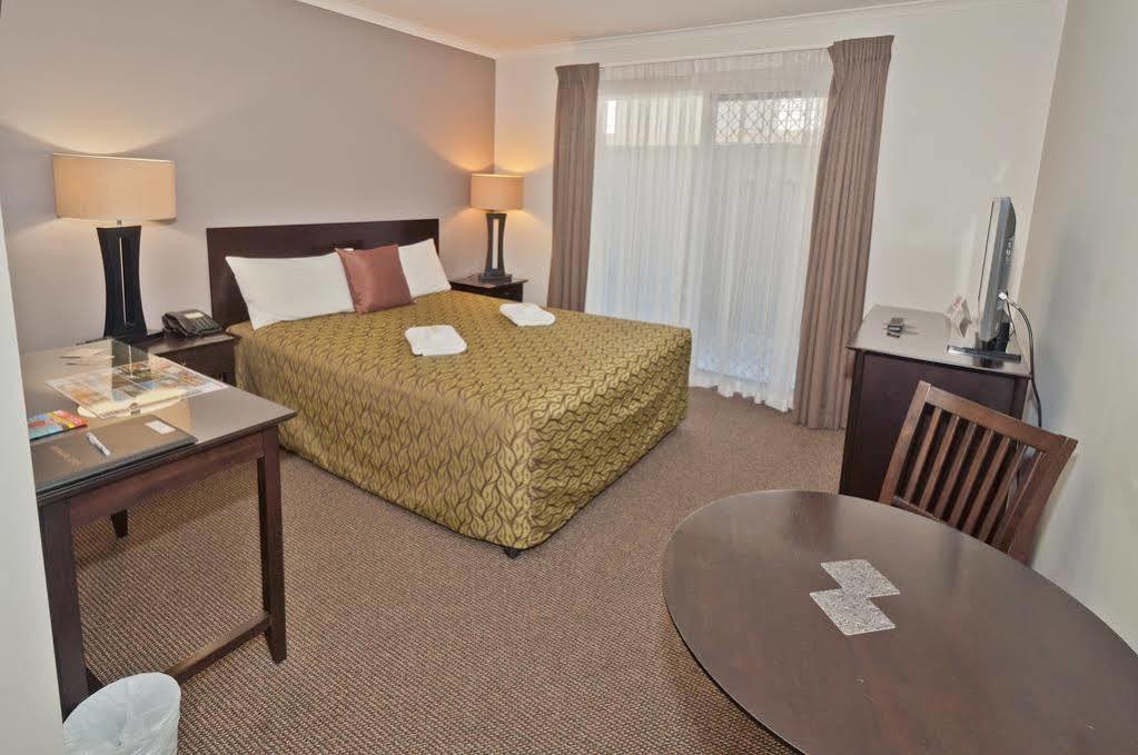 Redcliffe Motor Inn Kültér fotó